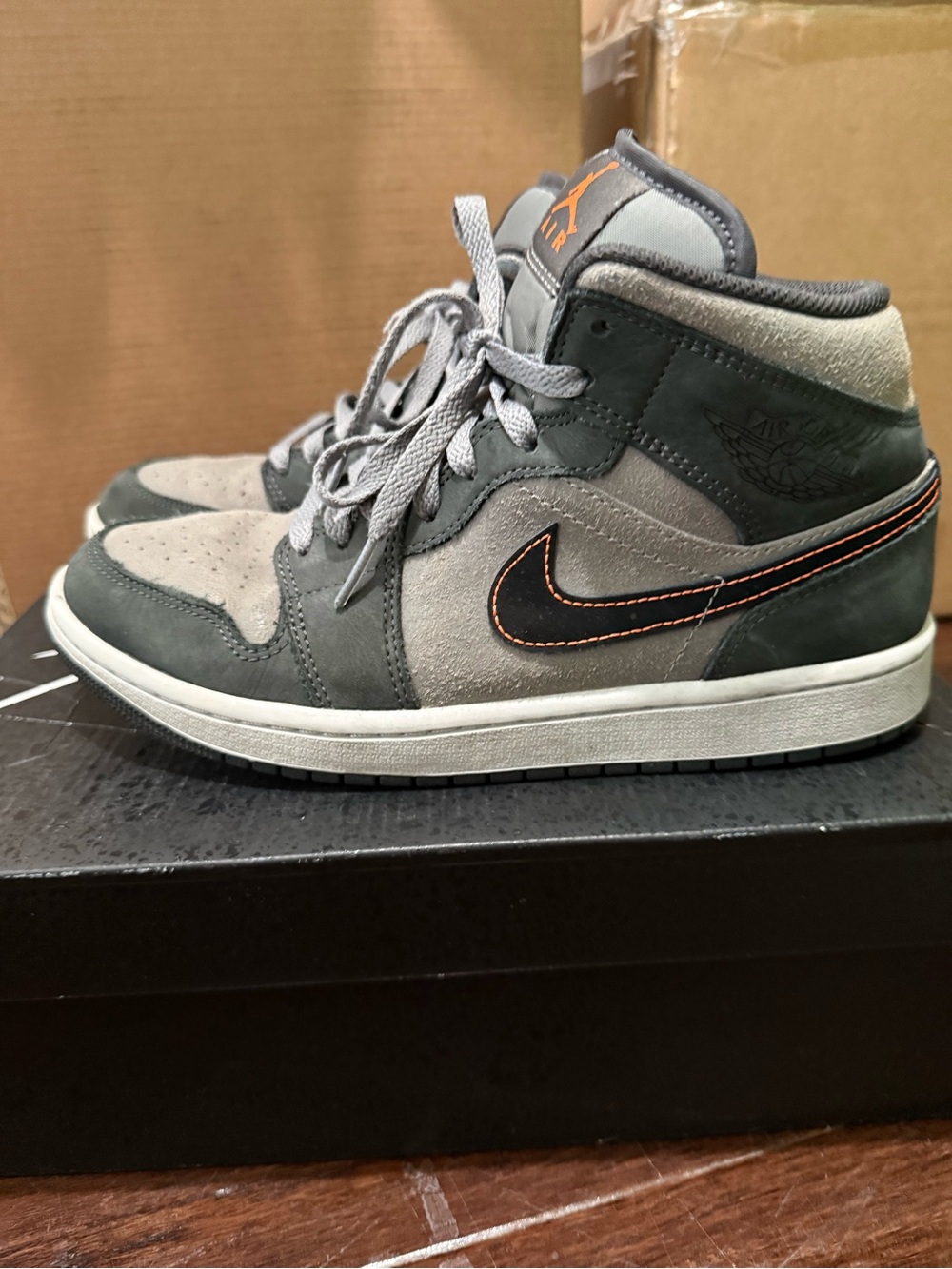 Air Jordan 1 Mid SE "Night Stadium -Good condition